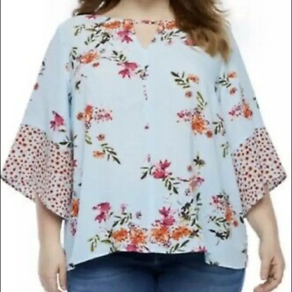 ✨ HP✨A.N.A Womens Keyhole Neck 3/4 Sleeve Floral Blouse ✨